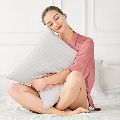 Oubunun White Down Alternative 18x18 Throw Pillows, Pack of 2
